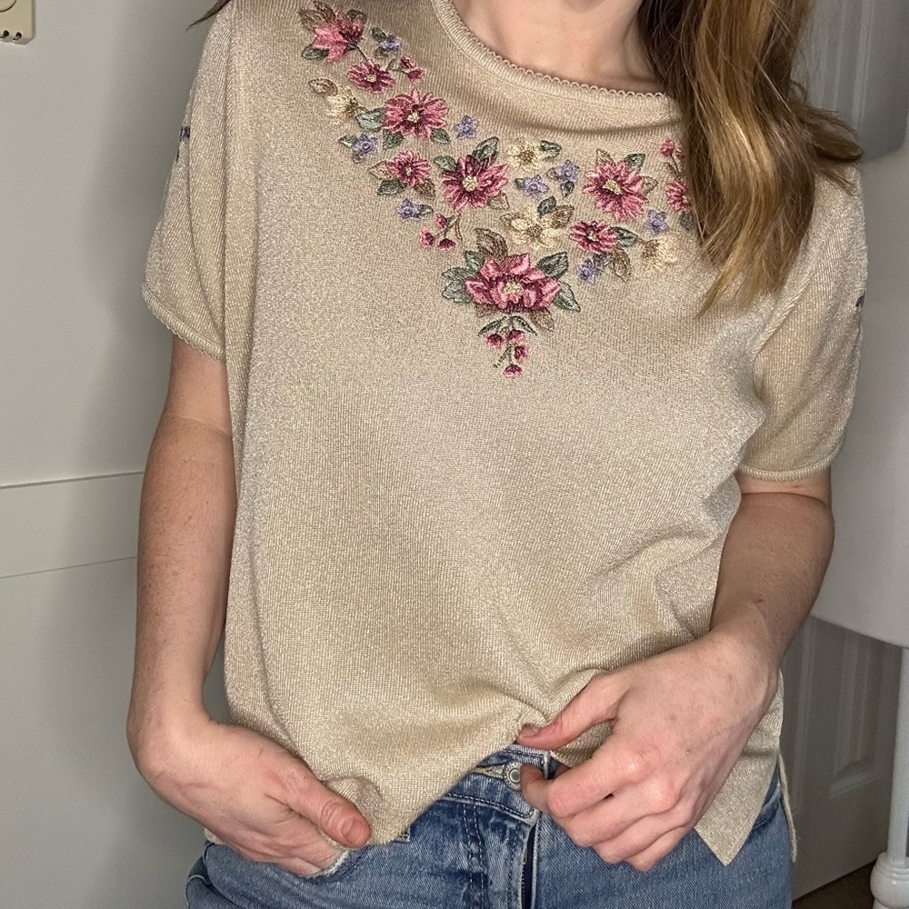Vintage Beige/Gold Short Sleeve Sweater with Floral Embroidery (L)